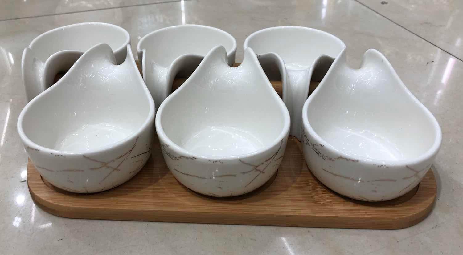Marble-Effect Teardrop Ceramic Dip Bowl Set on Bamboo Tray