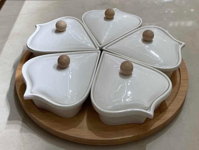 5-Section Petal Ceramic Serving Set with Bamboo Lids on Round Base