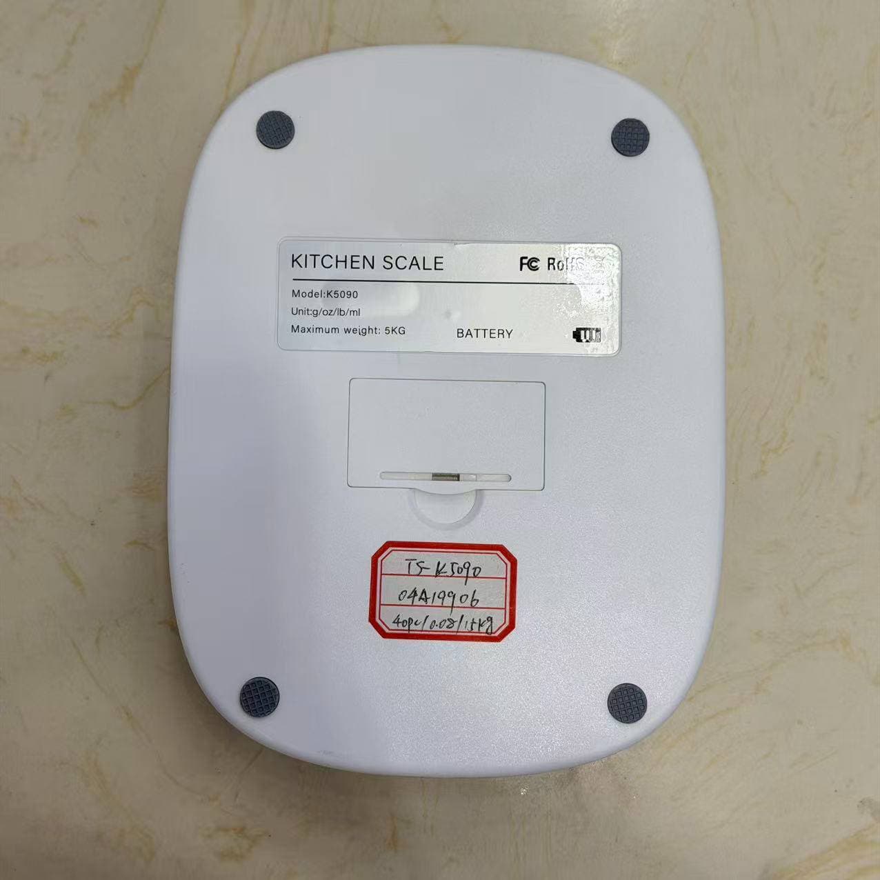All-White Kitchen Scale with Oval Platform 3