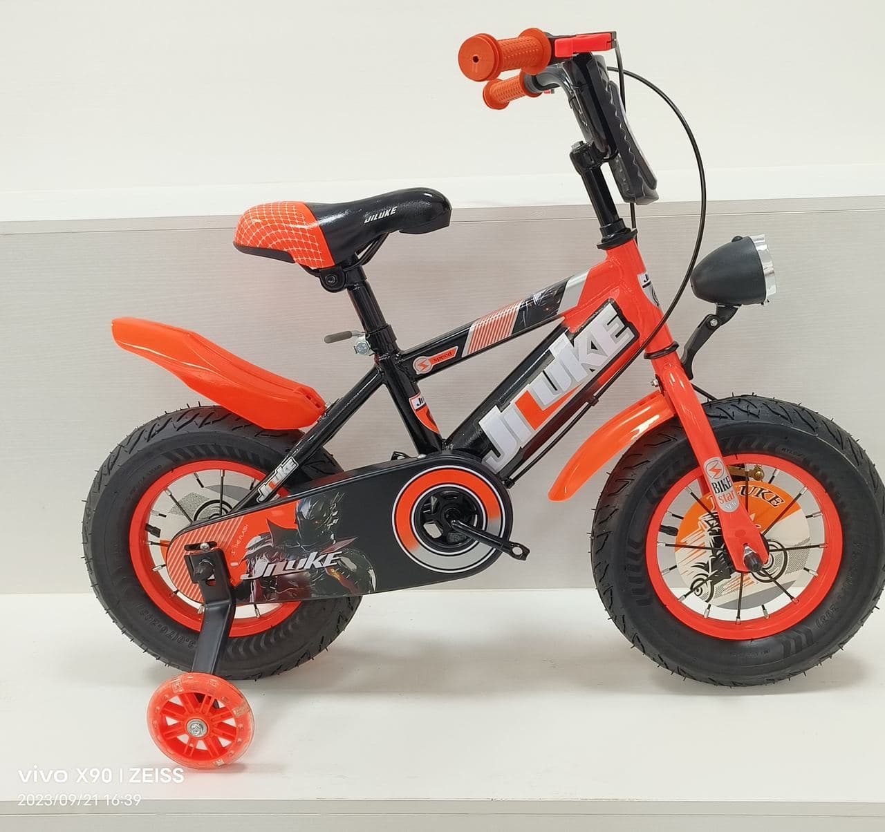 Jiluke YF-3 Kids Bike with 3.0 Tyres, Red and Blue 3