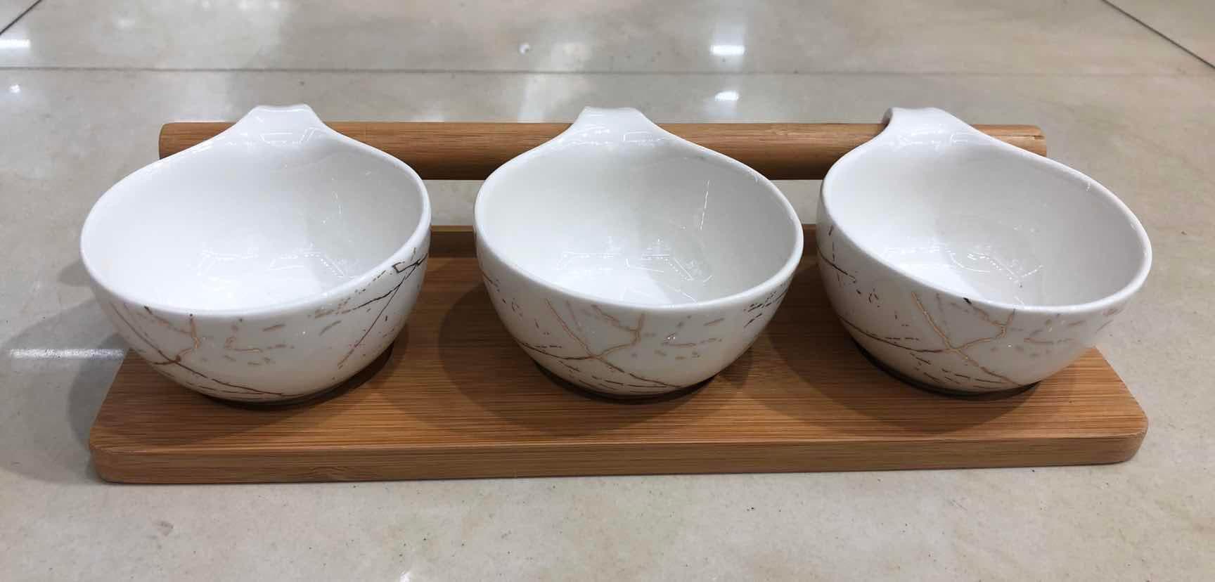 3-Piece Marble-Effect Ceramic Bowl Set on Rectangular Bamboo Tray