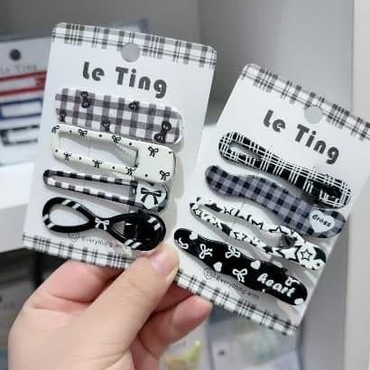 Black and White Print Snap Hair Clips, Star and Dot