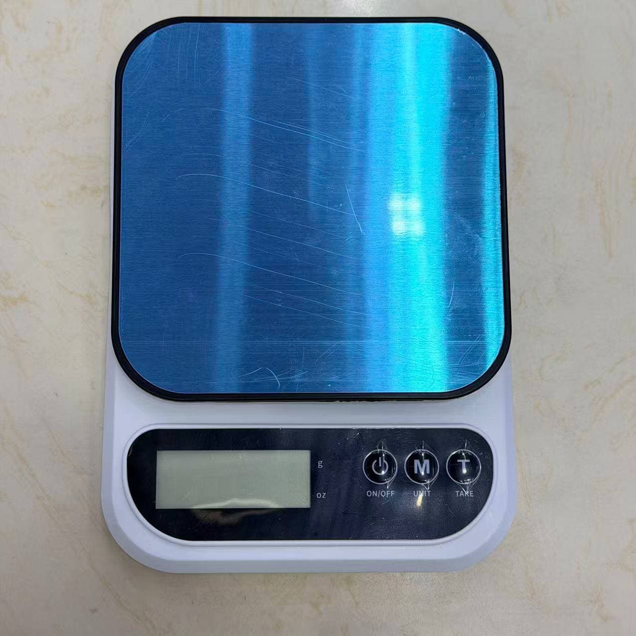 Kitchen Scale, White Body, Blue Steel Platform