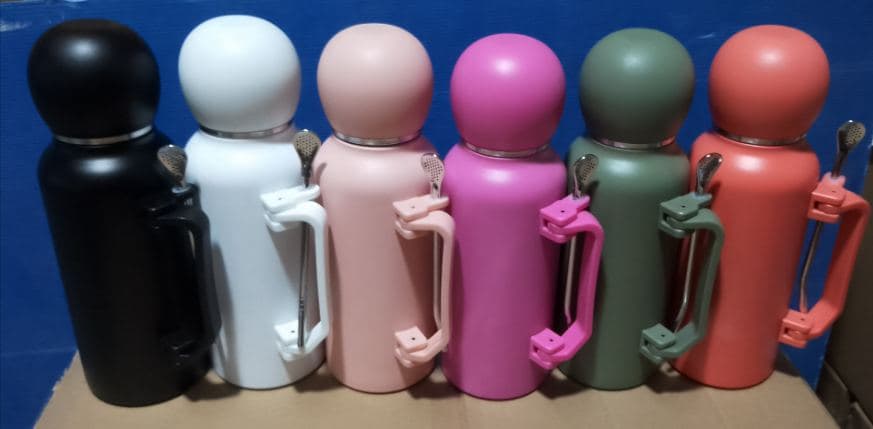 Diwangxin Football Bottle with Fold-Over Handle, 1300ml 2
