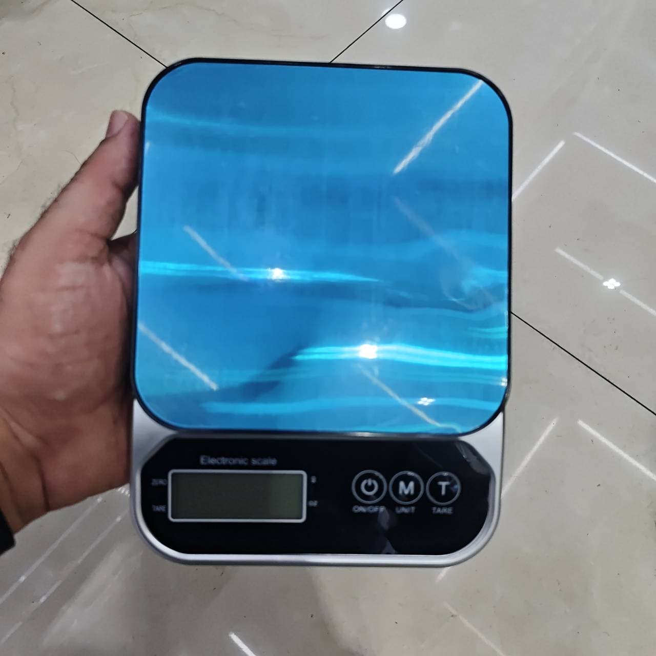 Kitchen Scale, Blue Steel Platform, Silver Body