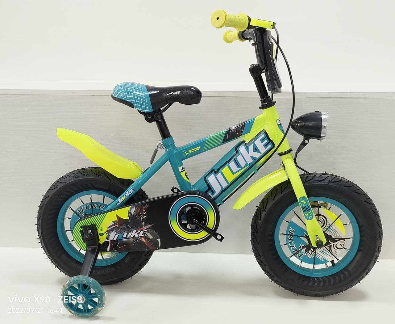 Jiluke YF-3 Kids Bike with 3.0 Tyres, Red and Blue 2