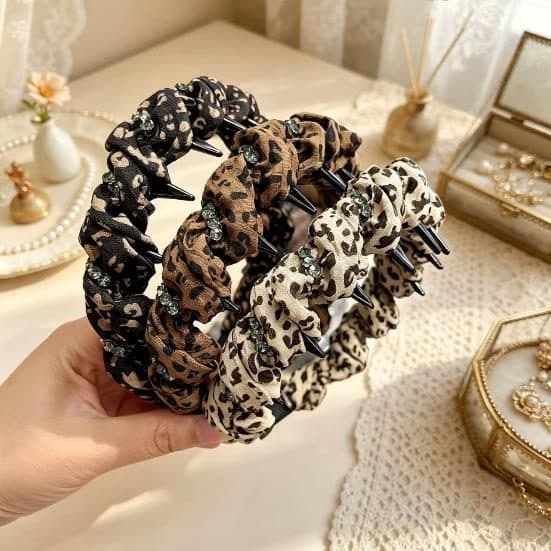 Knotted Leopard Headband with Teeth