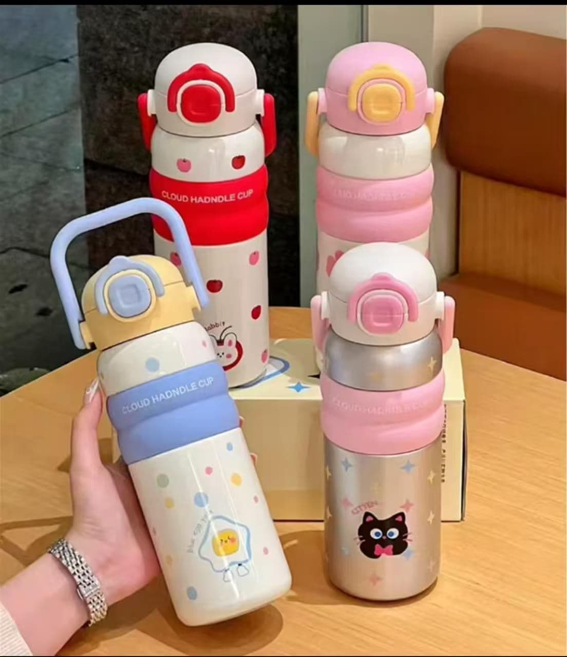 Diwangxin 8065 Cartoon Cup with Handle and Dual Drink Lid, 600ml 2