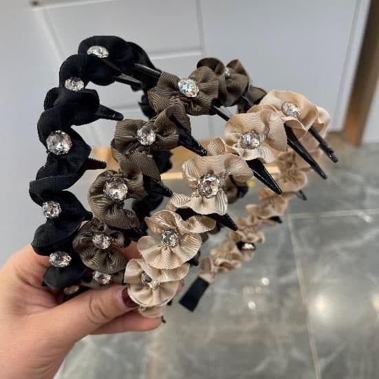 Flower Crystal Headband with Teeth, Black and Cream