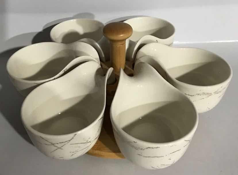 5-Piece Marble-Effect Ceramic Bowl Set on Rotating Bamboo Base with Handle