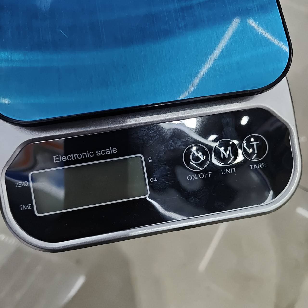 Kitchen Scale, Blue Steel Platform, Silver Body 4
