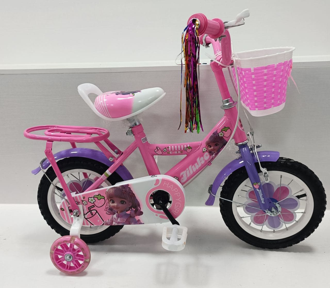 Q Girls Bike with Streamers and Backrest Seat 2