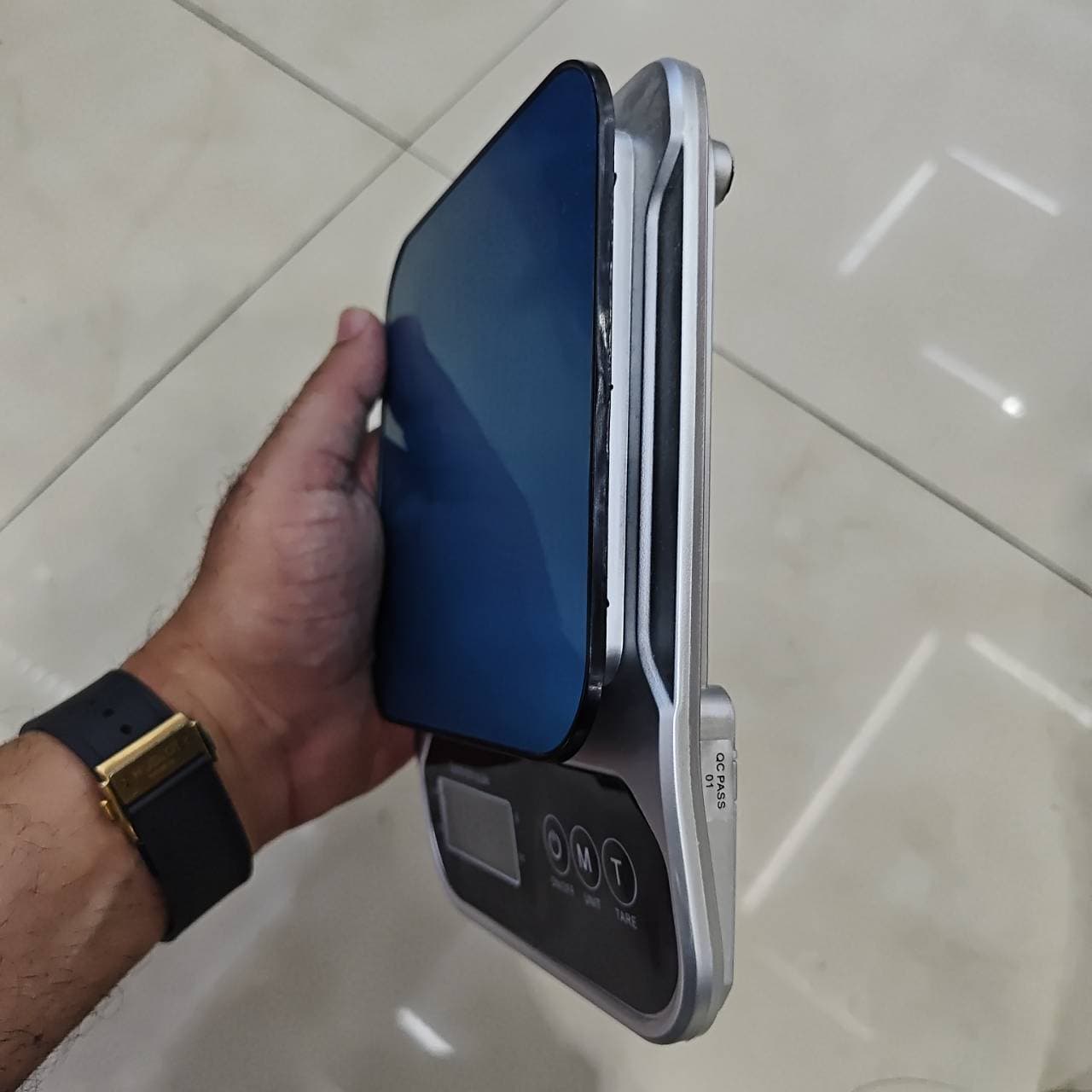 Kitchen Scale, Blue Steel Platform, Silver Body 2