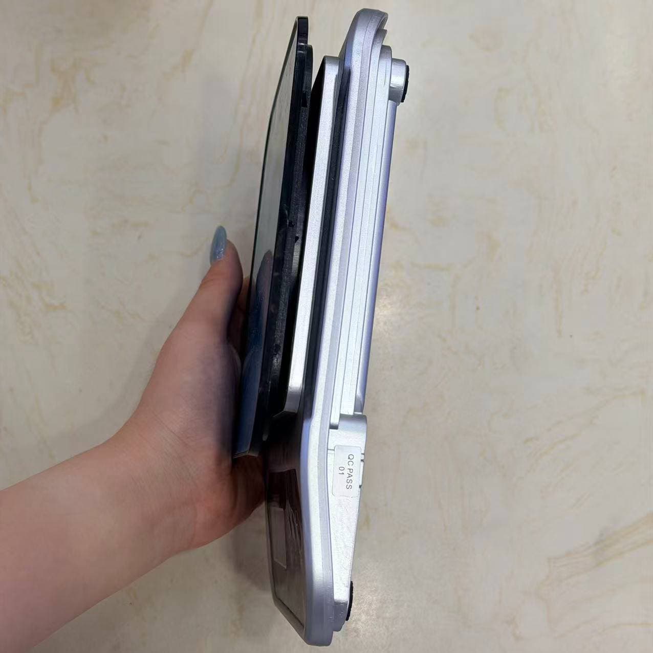 Kitchen Scale with Backlit Display 2