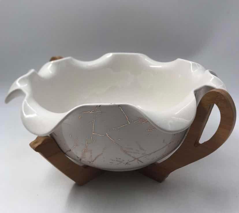 Marble-Effect Ceramic Salad Bowl with Bamboo Handles