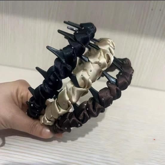 Scrunchie Headband with Claw Detail, Black and Cream