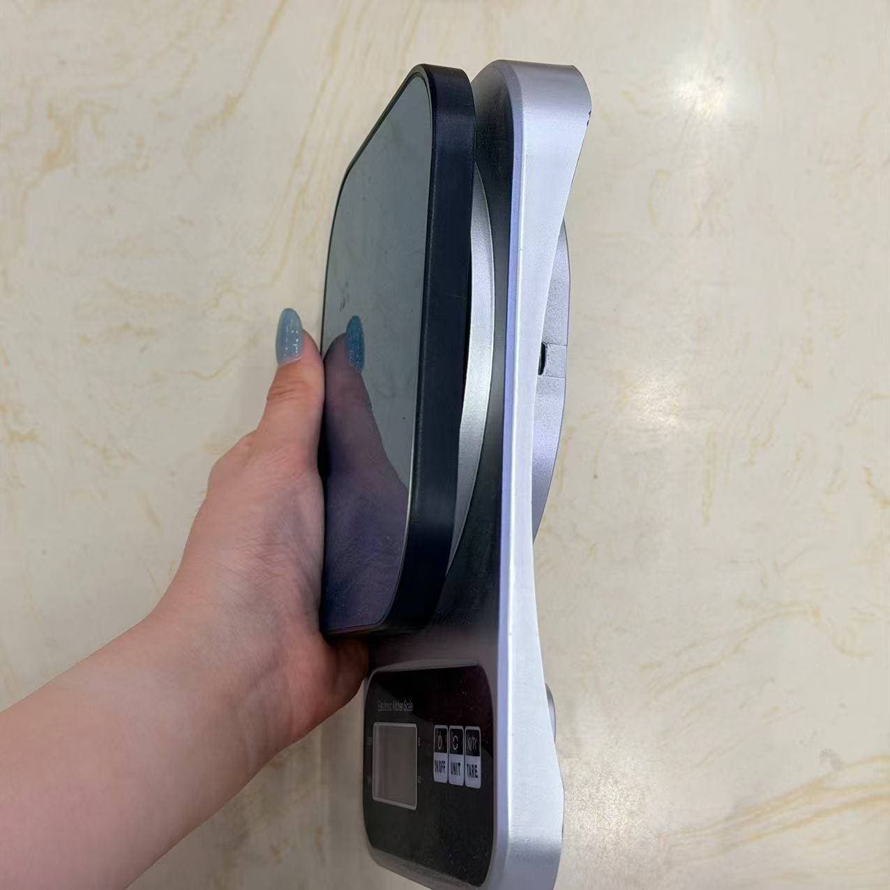 Kitchen Scale, Silver Body, Blue Steel Platform 2