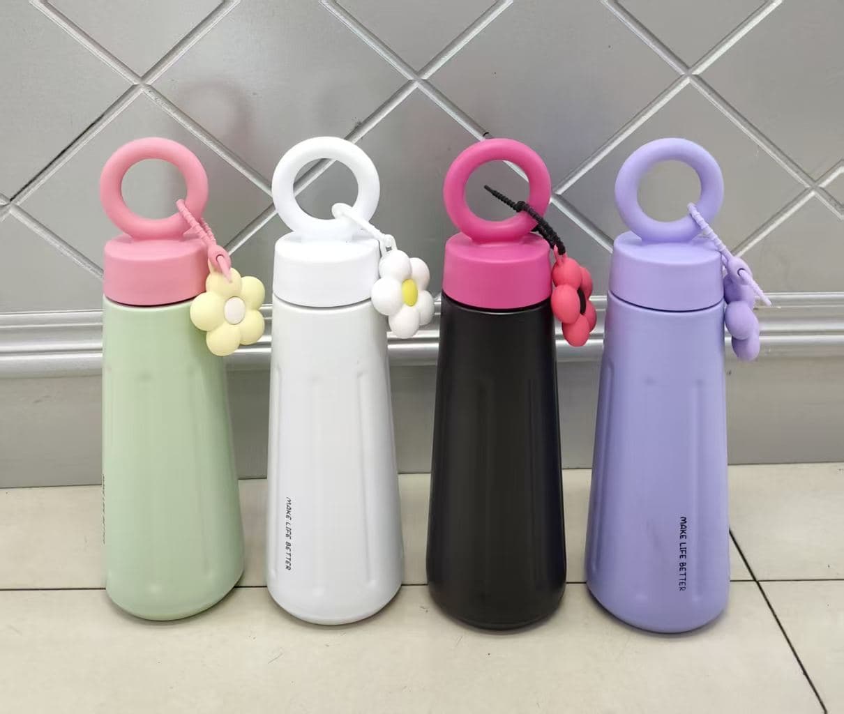 Diwangxin Petal Bottle with Ring Lid and Charm, 450ml