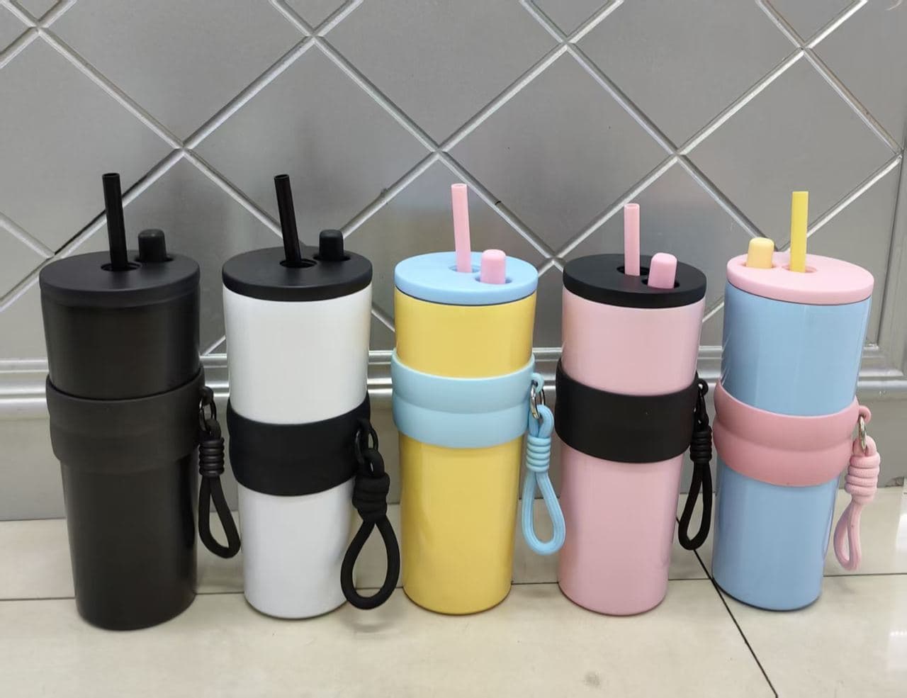 Diwangxin Day and Night Straw Tumbler with Grip Band, 710ml