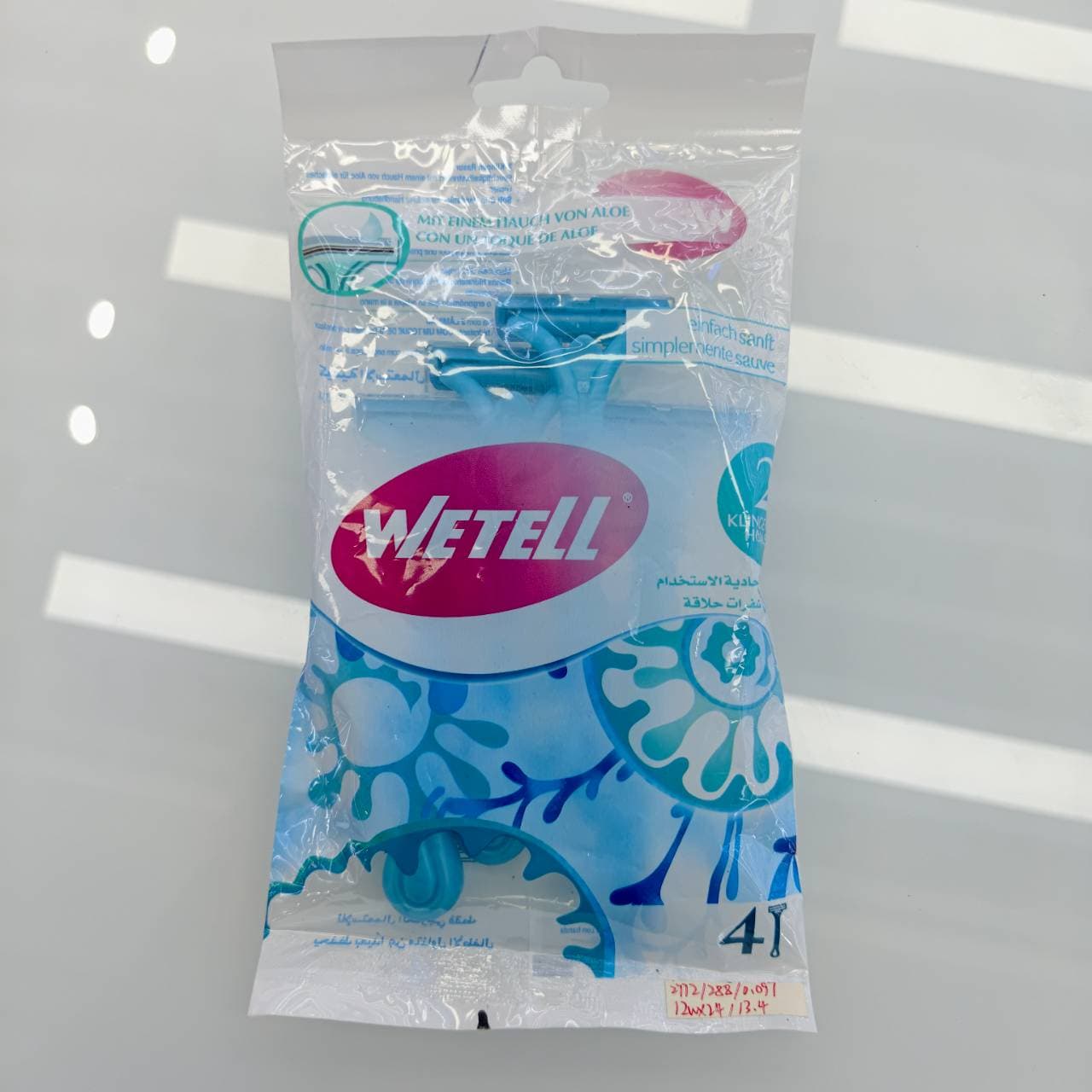 WeTell Disposable Twin Blade Razors, Aloe Strip, 4-Pack