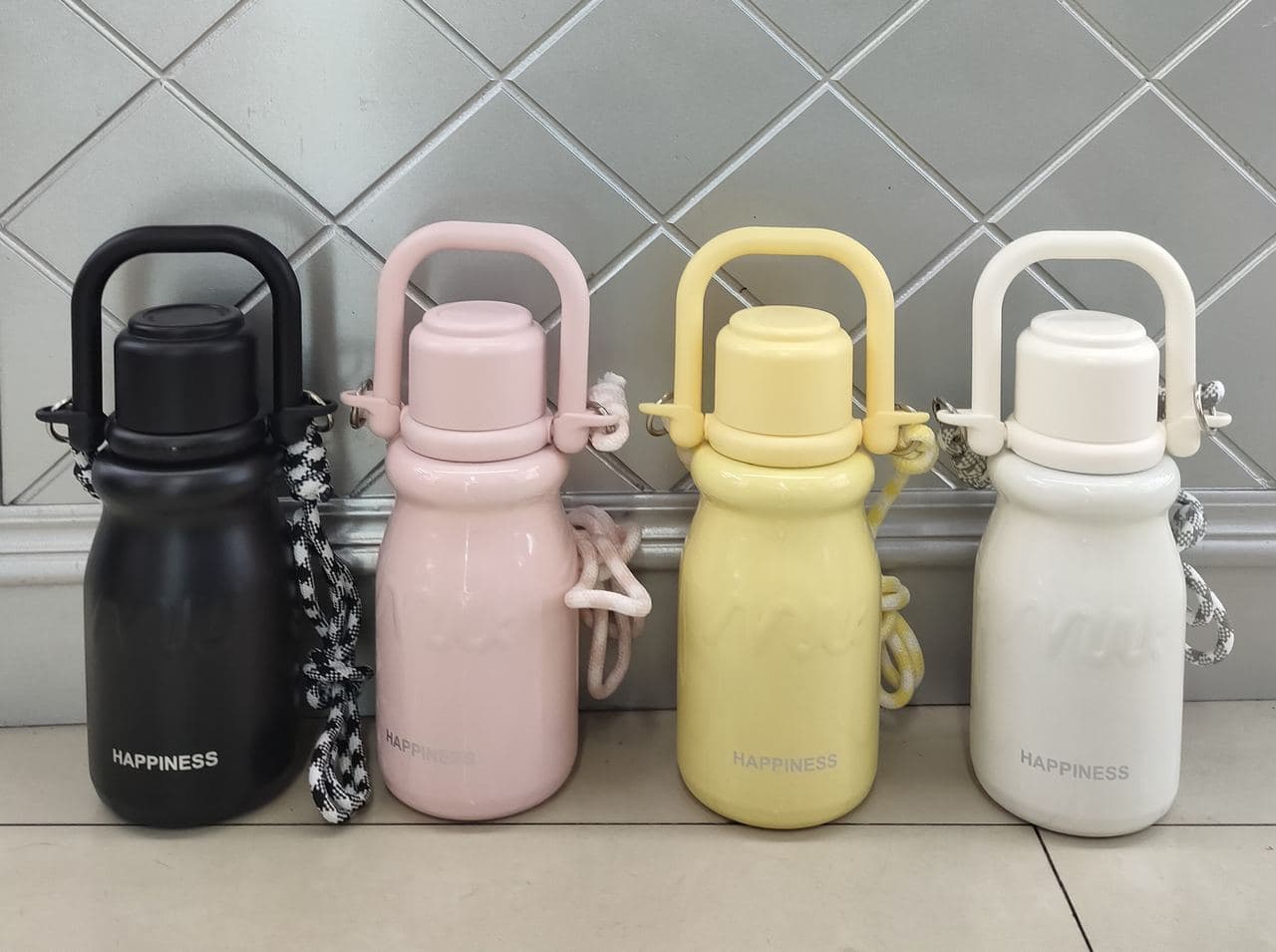 Diwangxin 8075 Happiness Flask with Fold-Over Handle, 900ml