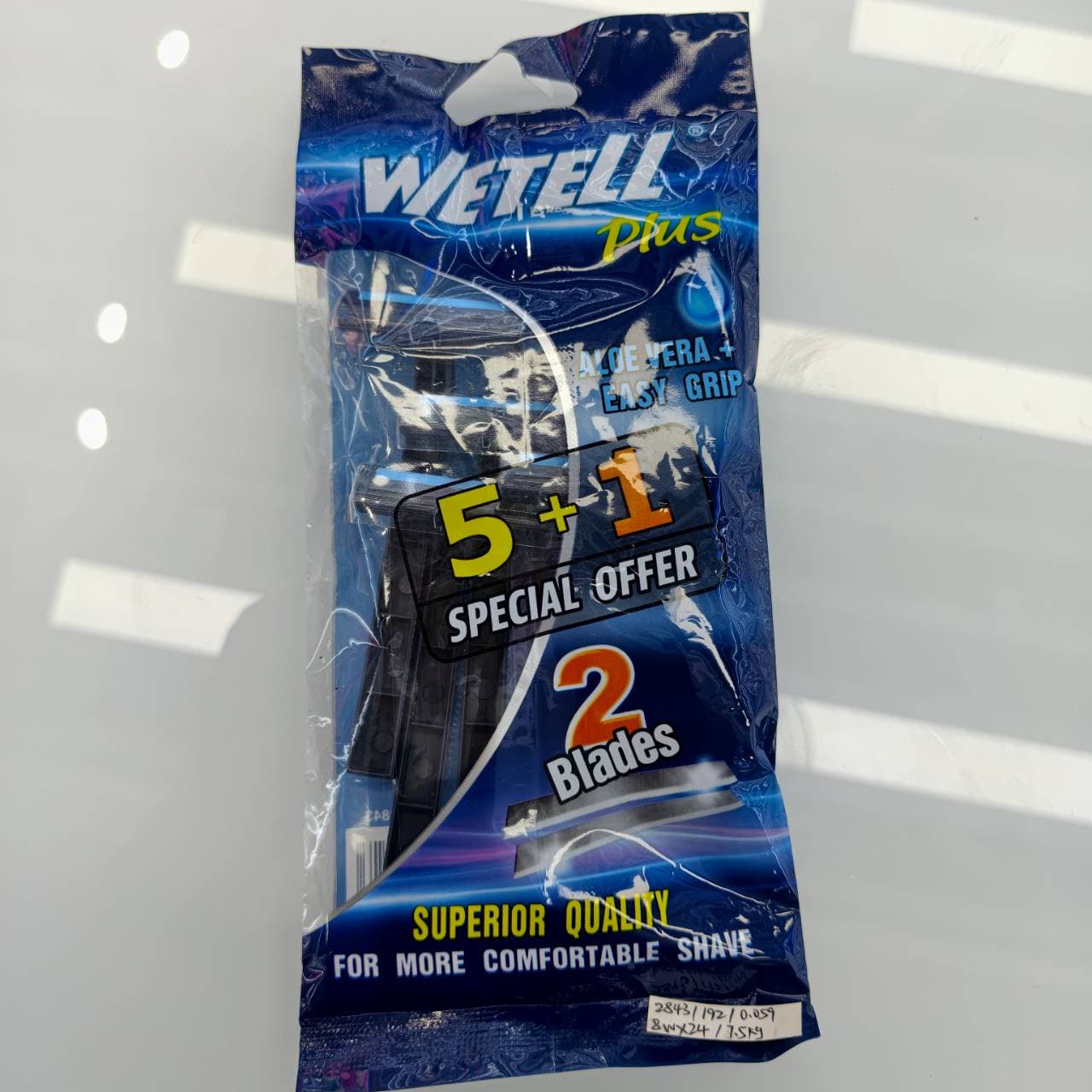 WeTell Plus Twin Blade Disposable Razors, Aloe Strip, 5+1 Pack