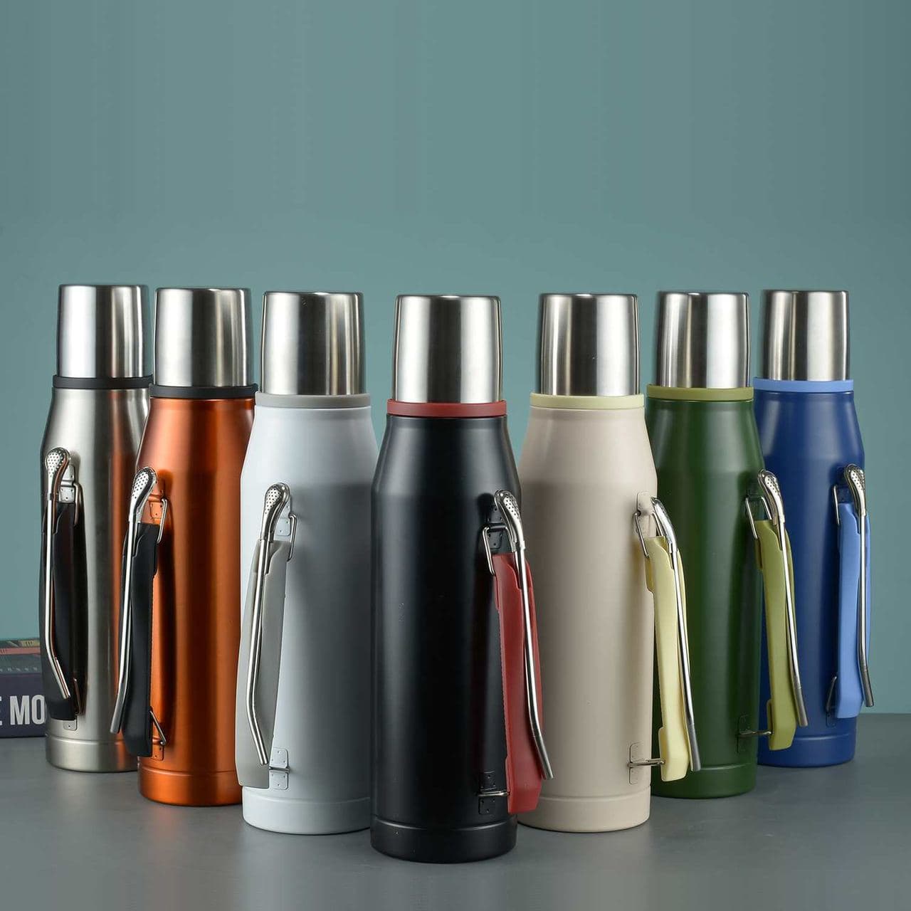 Diwangxin 5229 Vacuum Flask with Cup Lid and Side Strap, 1400ml