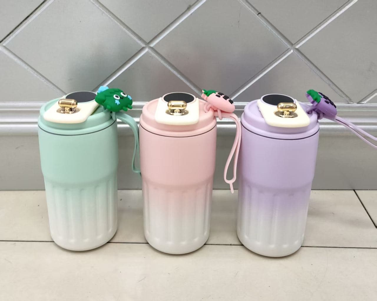 Diwangxin Gradient Striped Cup with Charm Strap, 450ml