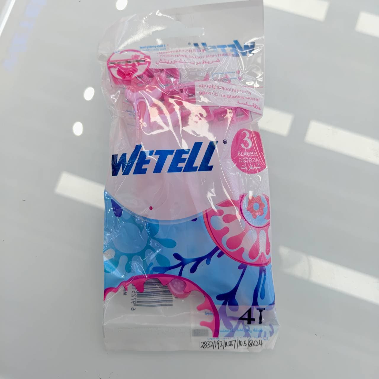 WeTell Triple Blade Disposable Razors for Women, Pivoting Head, Aloe, 4-Pack