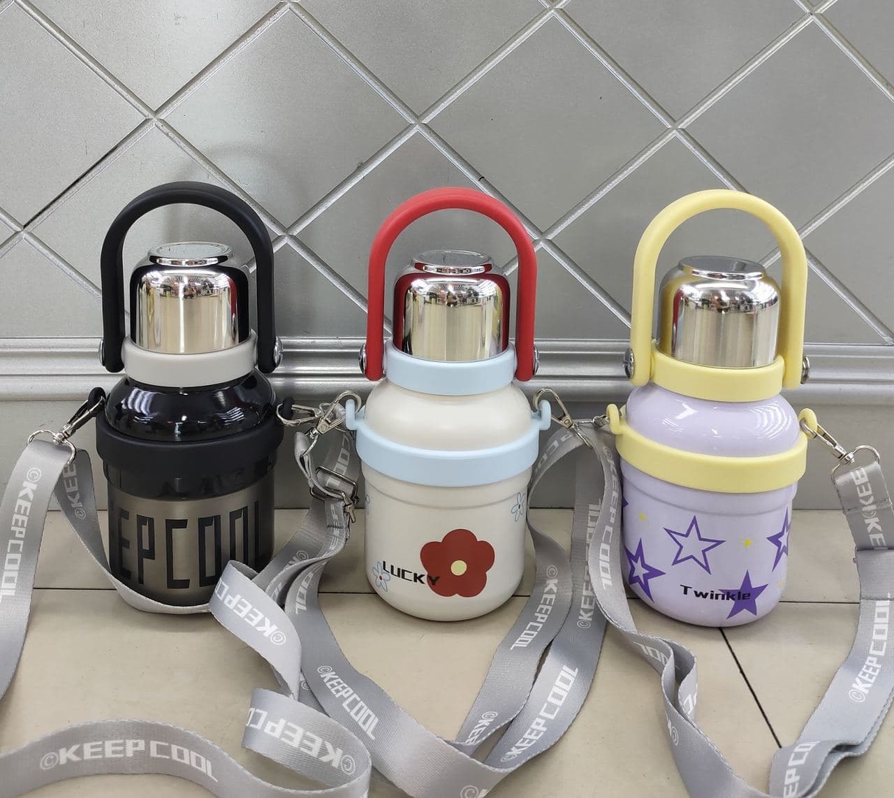 Diwangxin 8074 Keep Cool Flask with Handle and Shoulder Strap, 680ml